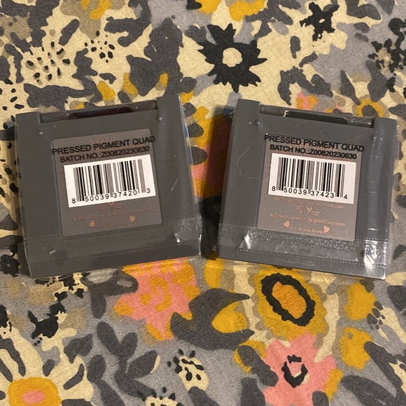 NWT 2 Pack KAB COSMETICS Mini Quad Eyeshadow in Deep Smoke - Picture 4 of 4